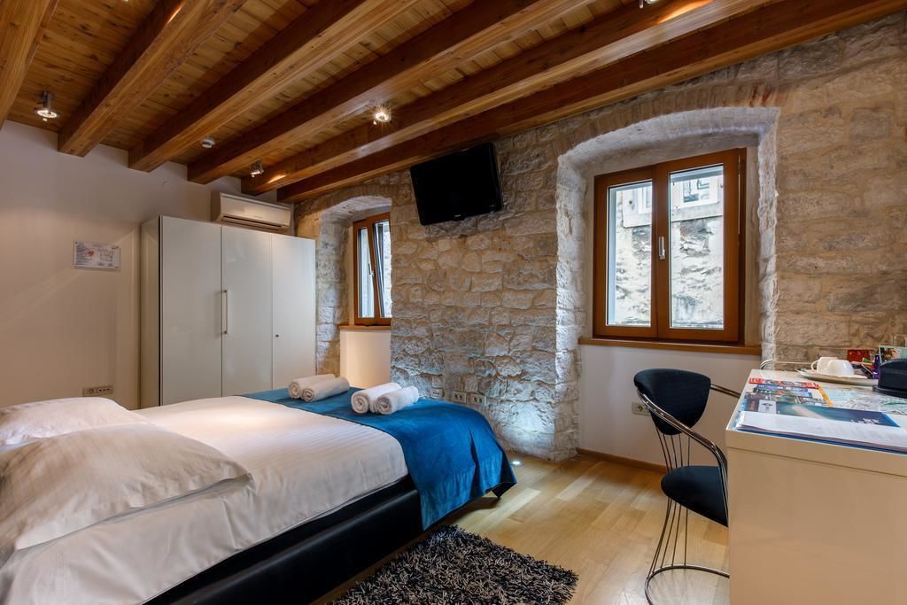 superior double room, city view | minibar, in-room safe, individually decorated, individually furnished