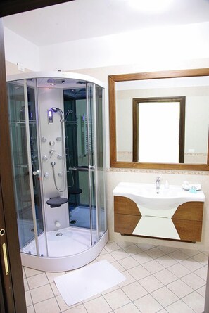 Chambre Quadruple | Salle de bain