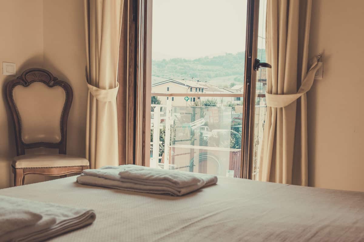 Premium bedding, Select Comfort beds, desk, soundproofing
