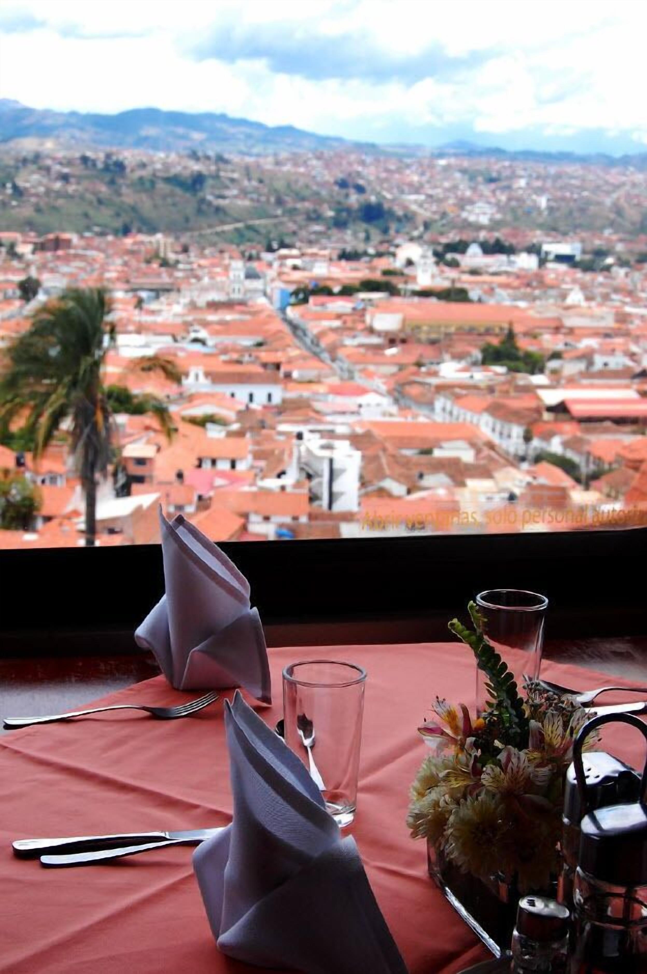 Frokost, lunsj og middag serveres, internasjonale retter 