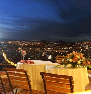 Se sirven desayunos, almuerzos, cenas y cocina internacional