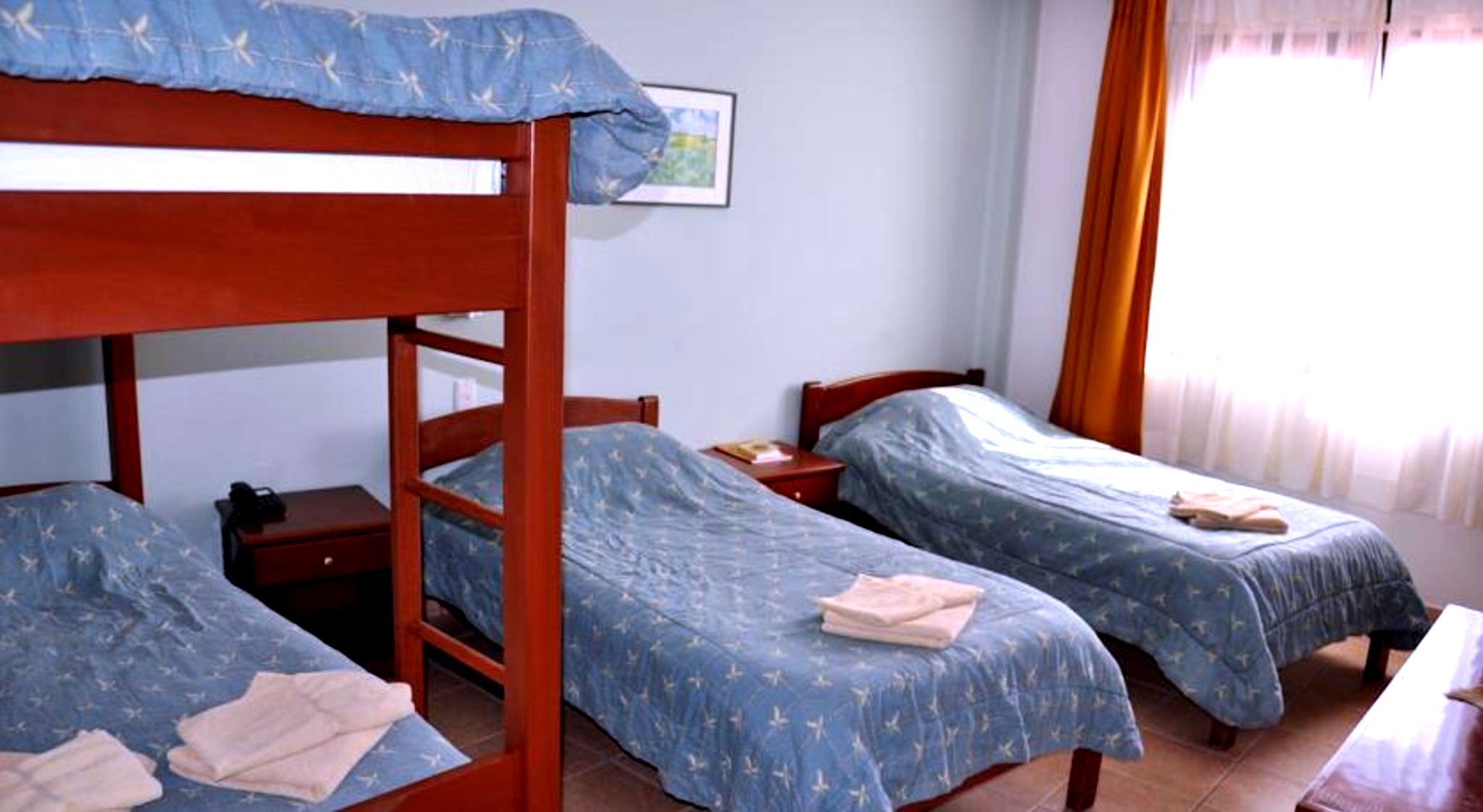 Coffre-fort, bureau, espace de travail pour ordinateurs portables