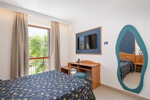 Standard Double Or Twin Room, Beach Facilities Excluded | 미니바, 객실 내 금고, 유아용 침대, 침대 시트