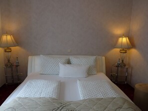 Habitación doble | Escritorio, cortinas opacas, sistema de insonorización