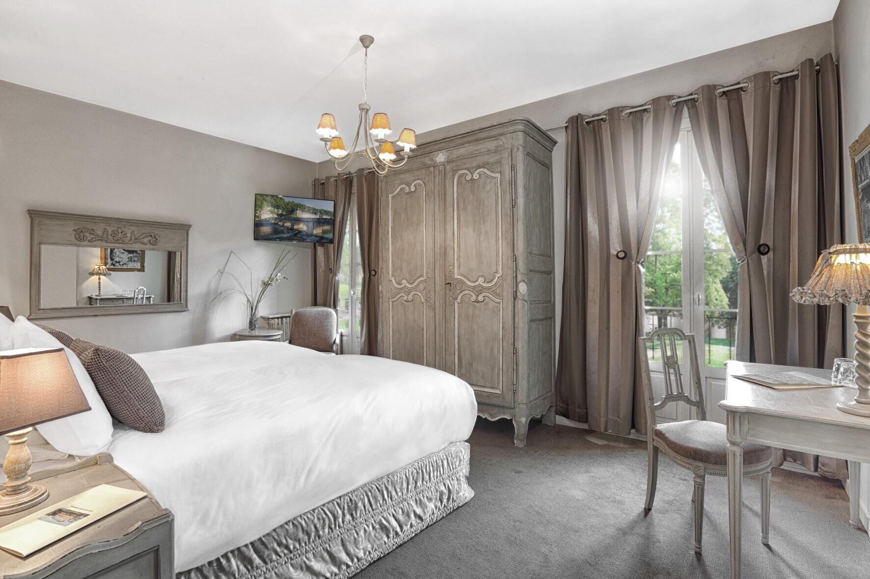 Doppel- oder Zweibettzimmer, Balkon, Flussblick | Kostenloses WLAN, Bettwäsche