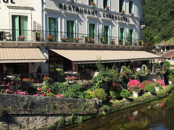 Exterior - Hotel Restaurant Charbonnel (Brantôme en Périgord)