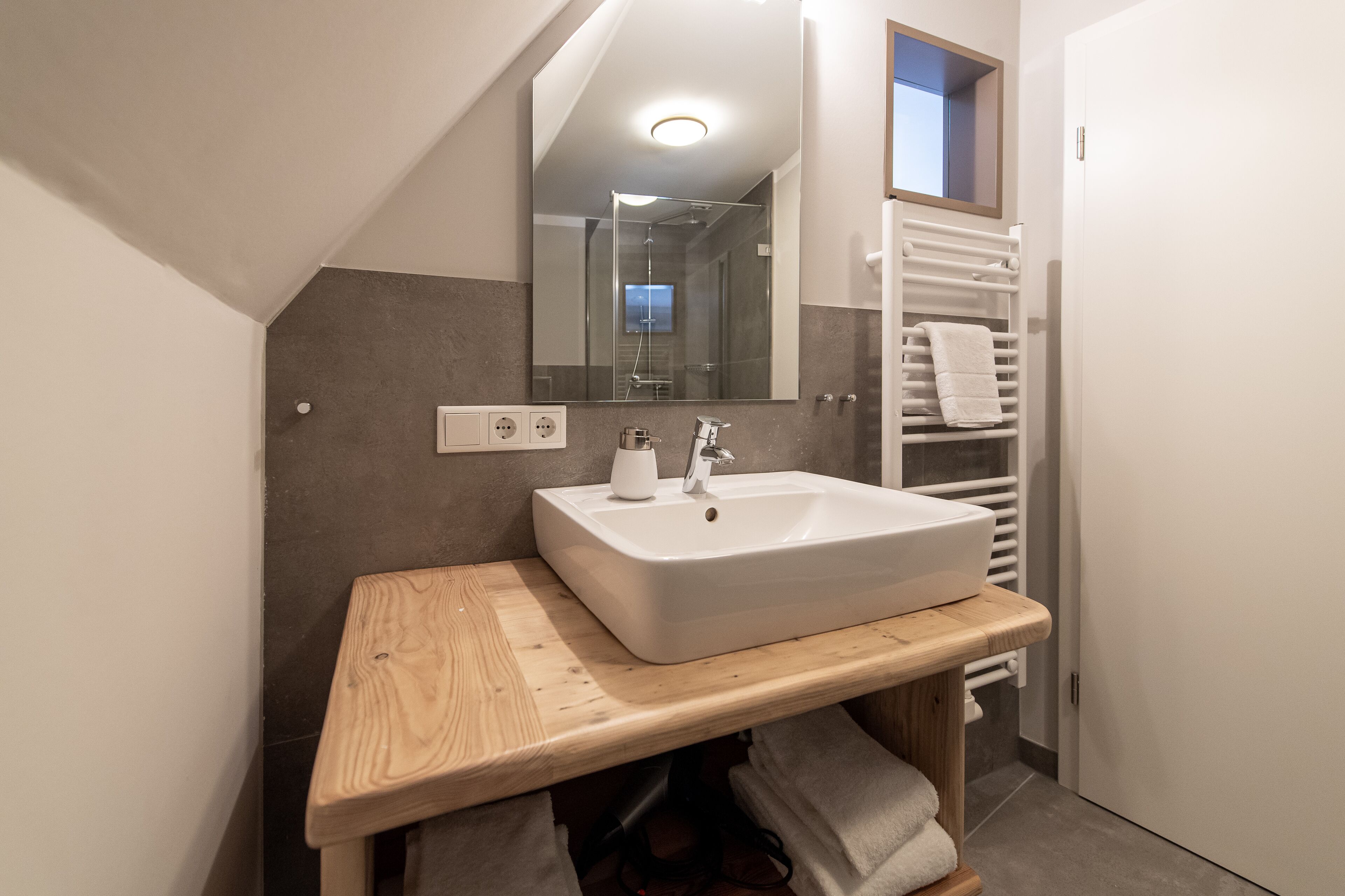 comfort double room | bathroom | shower, rainfall showerhead, free toiletries, hair dryer