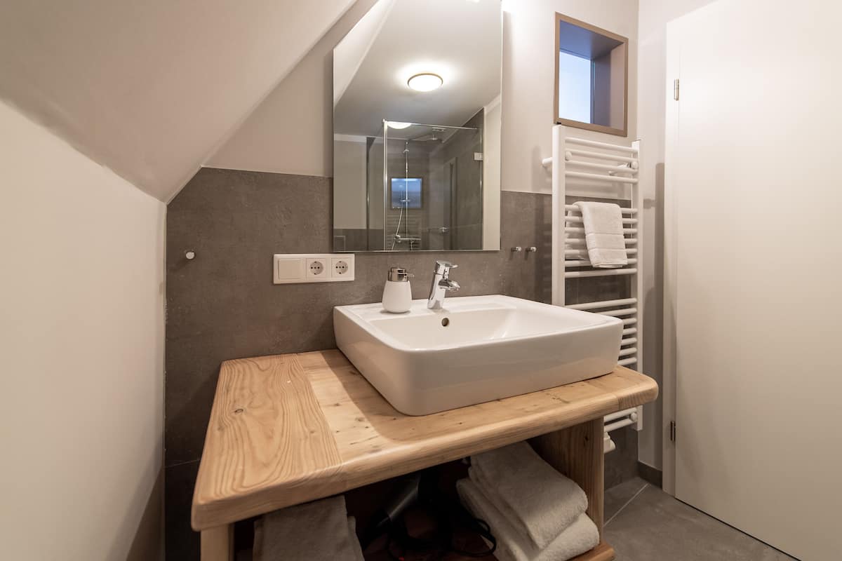 comfort double room | bathroom | shower, rainfall showerhead, free toiletries, hair dryer