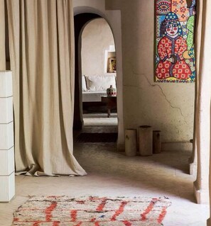 Chambre double, terrasse | Fer et planche à repasser, accès au Wi-Fi (inclus), literie fournie