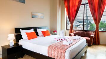 Down duvets, in-room safe, bed sheets