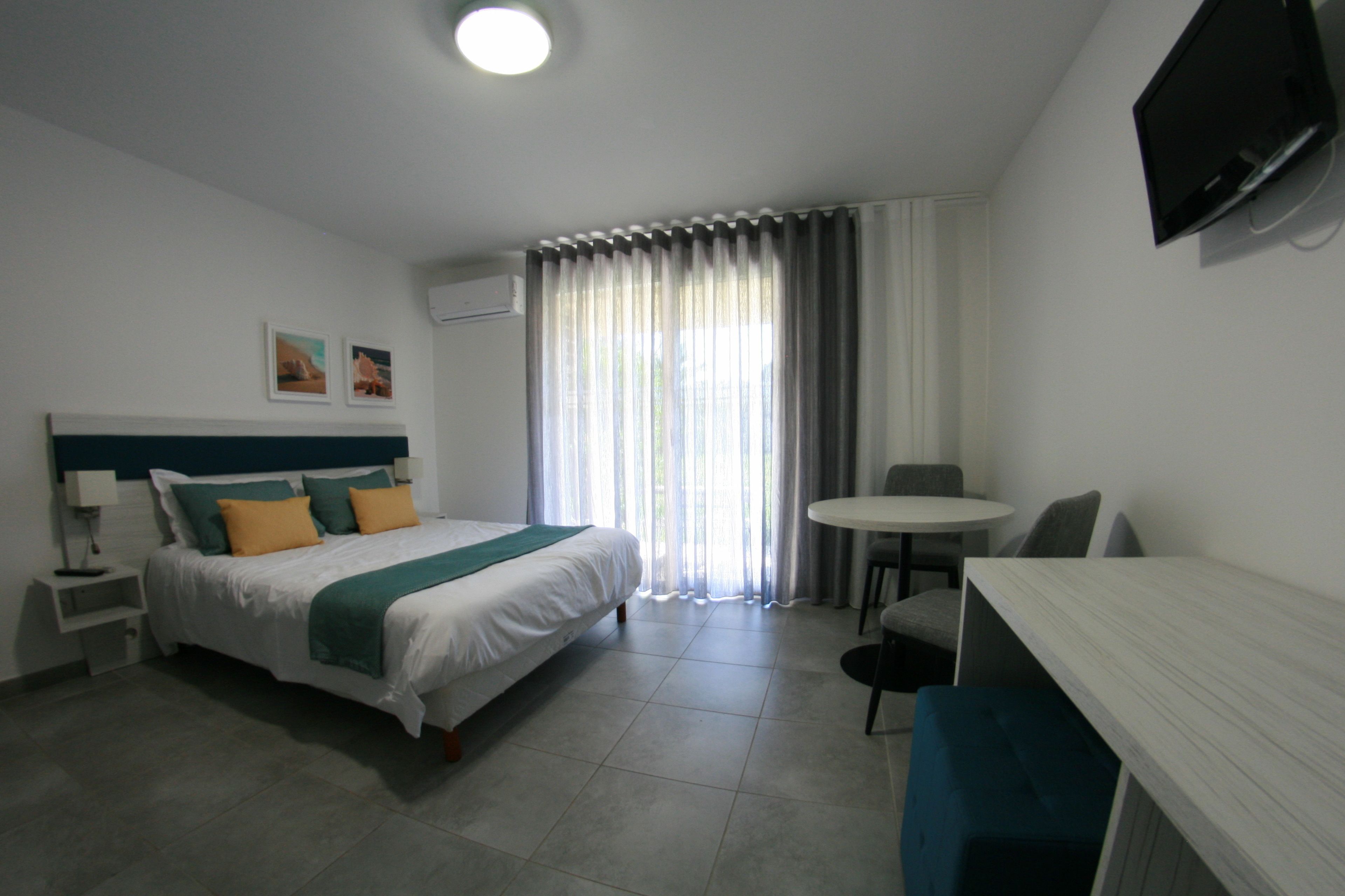 Bureau, rideaux occultants, Wi-Fi gratuit, draps fournis