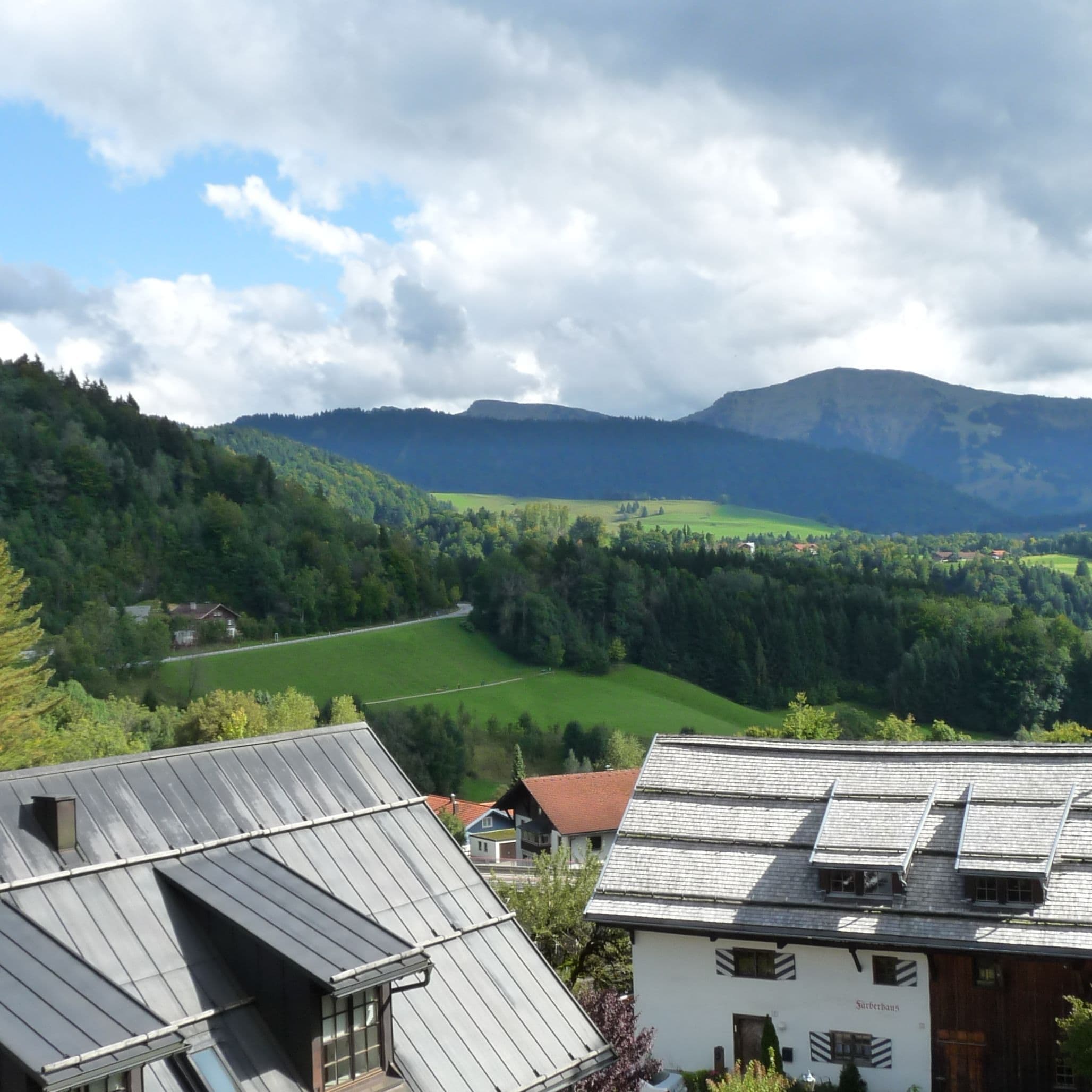 Deluxe-Doppelzimmer, Balkon, Bergblick | Allergikerbettwaren, Zimmersafe, Schreibtisch, Bügeleisen/Bügelbrett