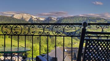 Junior Suite, Balcony, Mountain View | 1 bedroom, hypo-allergenic bedding, in-room safe, desk