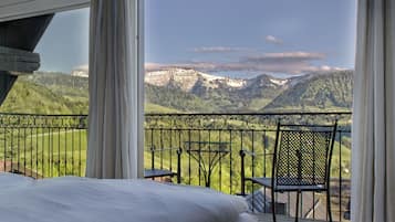 Junior Suite, Balcony, Mountain View | Hypo-allergenic bedding, in-room safe, desk, iron/ironing board