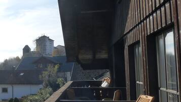 Deluxe Suite, Mountain View | 1 bedroom, hypo-allergenic bedding, in-room safe, desk