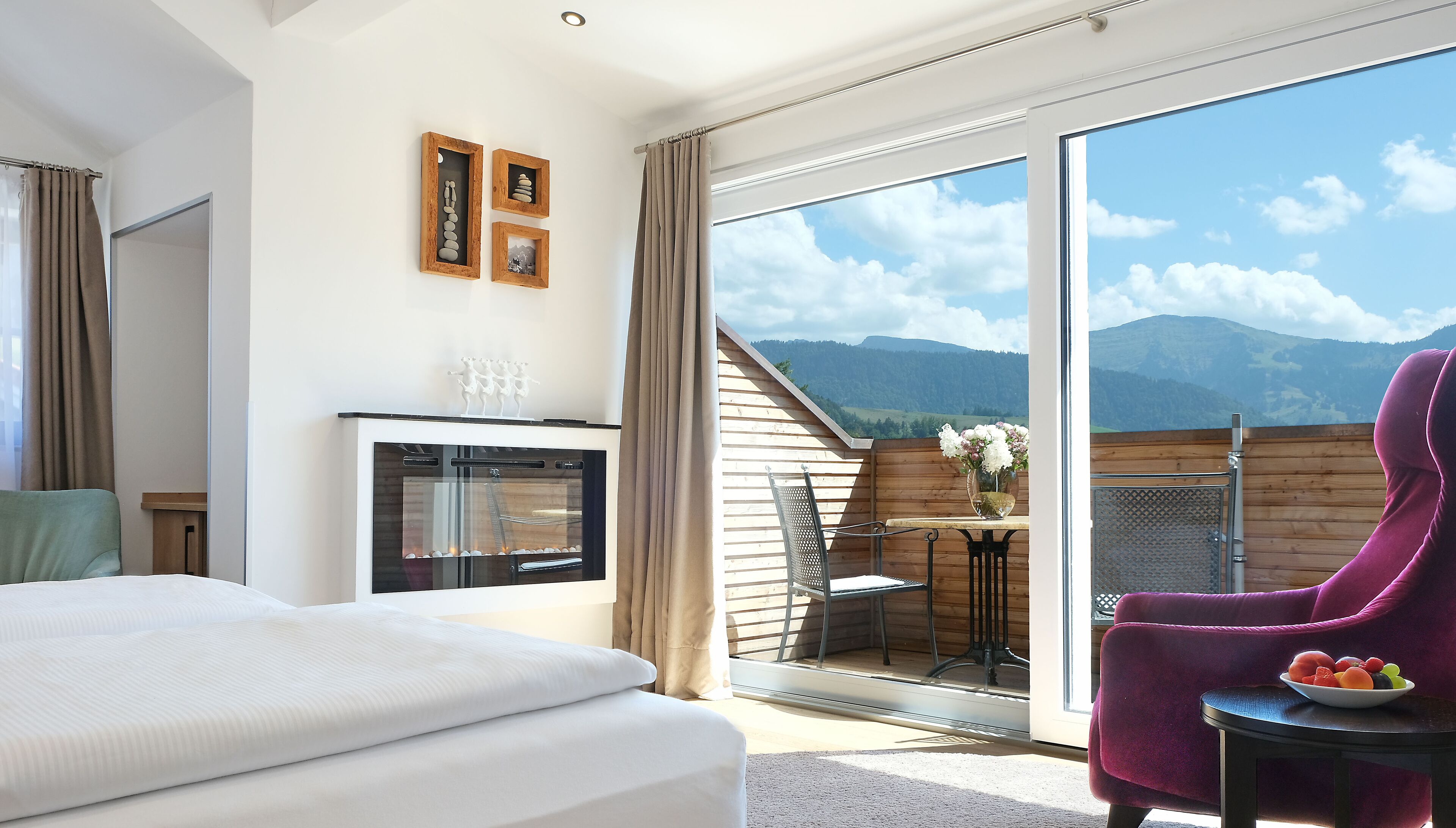 junior suite, balcony, mountain view | 1 bedroom, hypo-allergenic bedding, in-room safe, desk