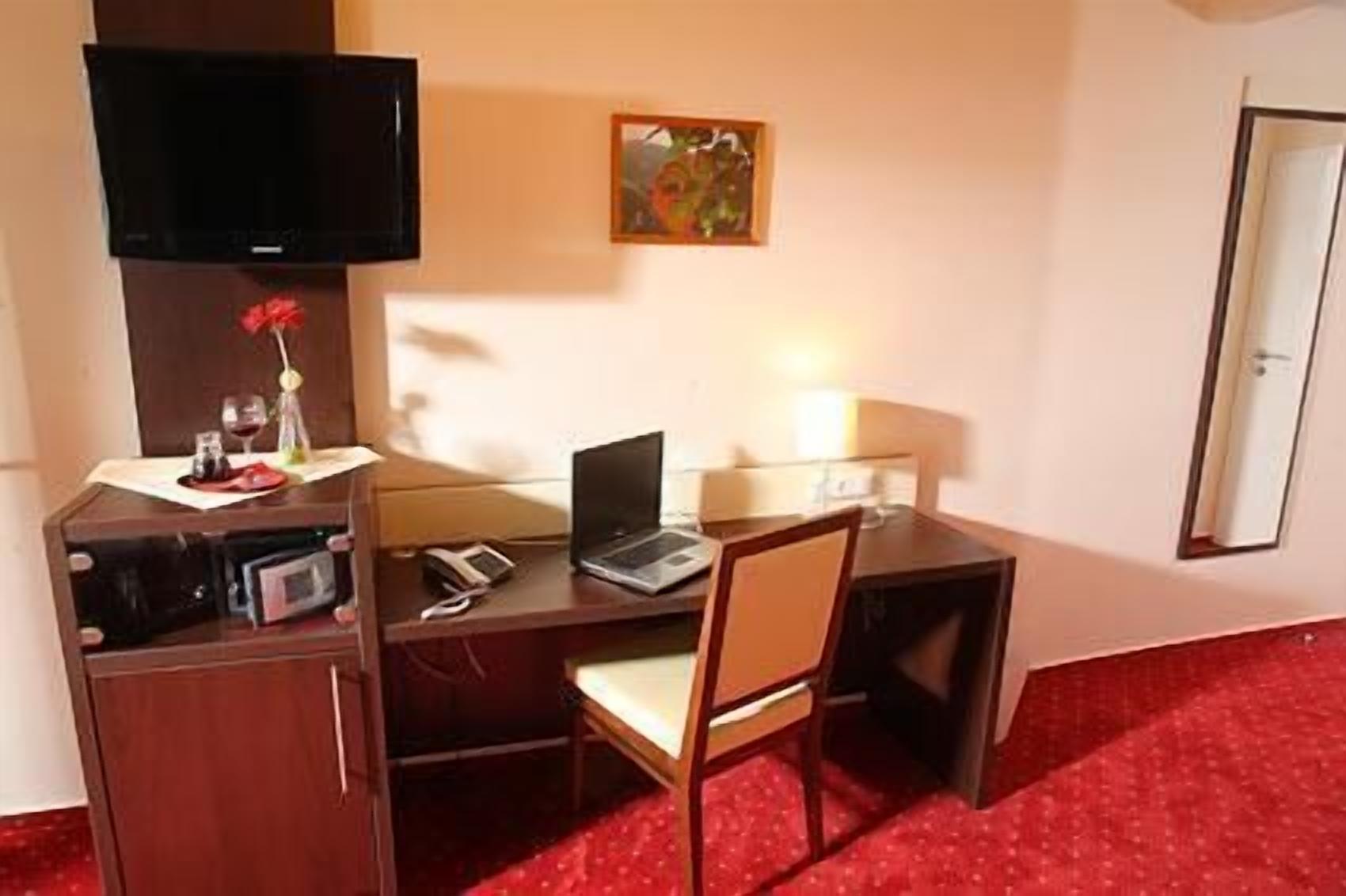 business single room | room amenity