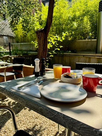 Terraza o patio. Hôtel de la Poste