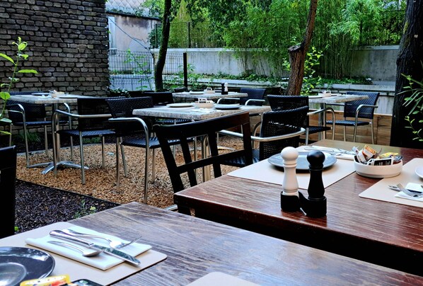 Daily buffet breakfast (EUR 14 per person)