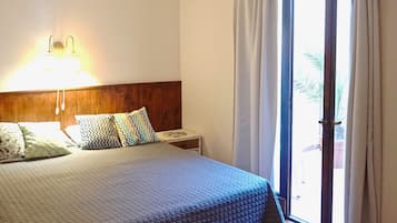 Triple Room | Iron/ironing board, free WiFi