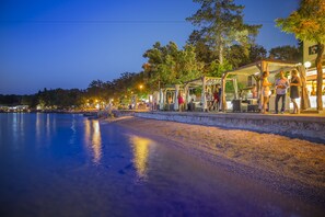 Beach nearby, 4 beach bars