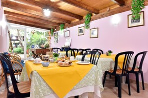 Petit déjeuner continental compris tous les jours