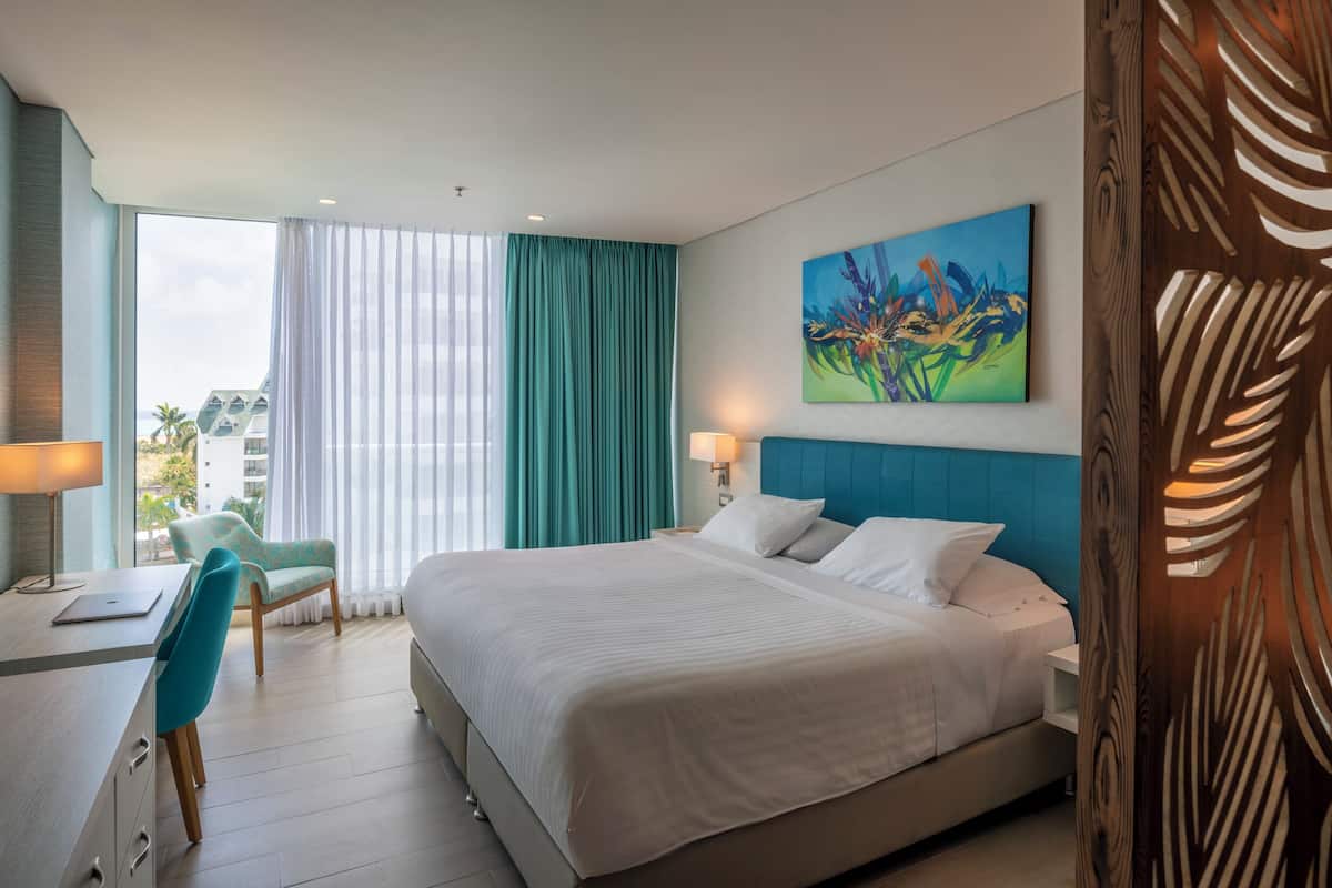 Superior tweepersoonskamer | Luxe beddengoed, donzen dekbedden, een minibar, een kluis op de kamer