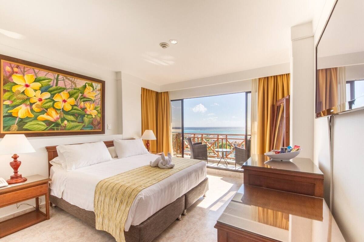 Premium bedding, down comforters, in-room safe, desk