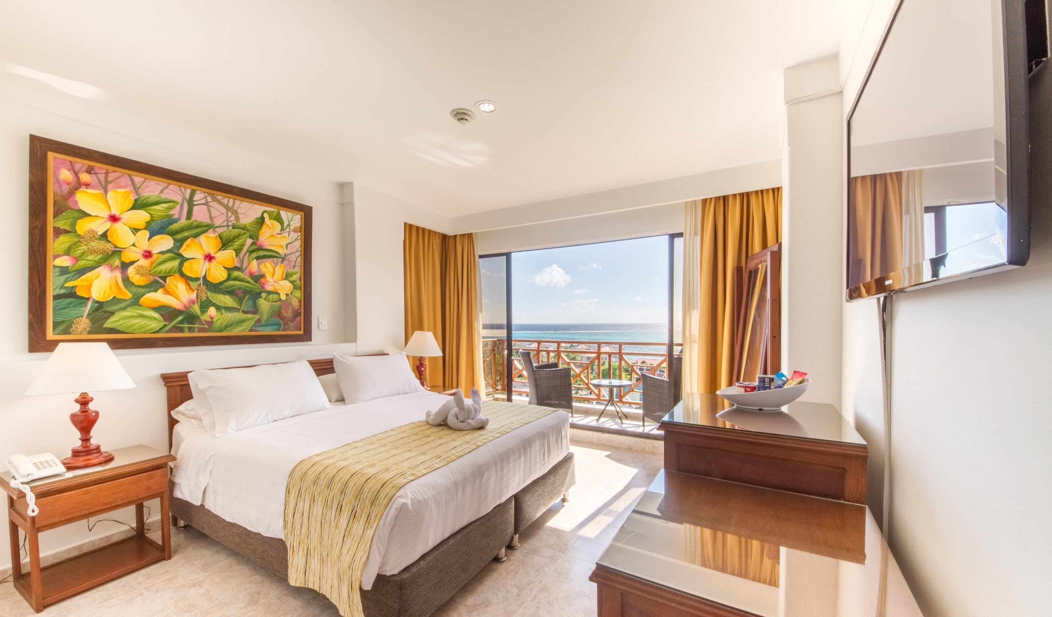 Ropa de cama de alta calidad, cubrecamas y minibar 