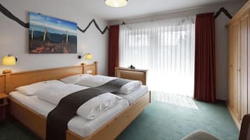 Deluxe Apartment ((A)+ cleaning fee 70€) | Individually decorated, individually furnished, free cots/infant beds