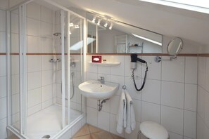 Haartrockner, Handtücher, Toilettenpapier