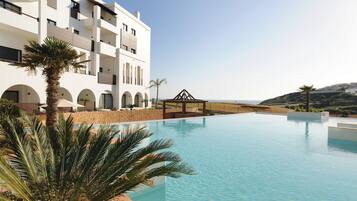 Indoor pool, 4 outdoor pools, pool umbrellas, sun loungers