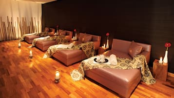 Salas de tratamiento para parejas, sauna y tina de hidromasaje