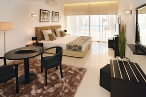 Studio, balkon, uitzicht op zwembad (Main Building) | Een kluis op de kamer, een strijkplank/strijkijzer, babybedden (toeslag)