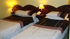 Cribs (free), rollaway beds (surcharge) - The Anchorage Guest House (Waterford)