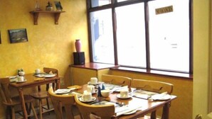 Breakfast for a fee - The Anchorage Guest House (Waterford)