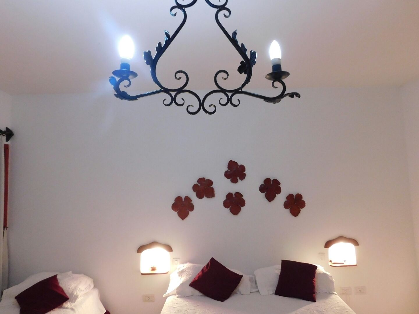 standard double room, ground floor | premium bedding, minibar, in-room safe, desk