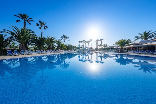 Outdoor pool, pool umbrellas