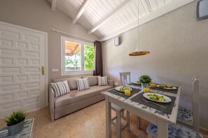 Standard Bungalow | Living area