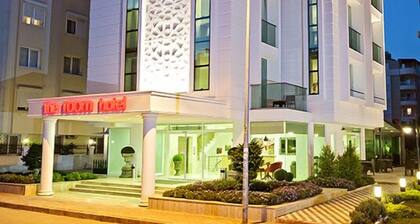 The Room Hotel & Apartments