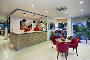 Interior entrance - The Room Hotel & Apartments (Konyaalti)