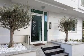 Property entrance - The Room Hotel & Apartments (Konyaalti)