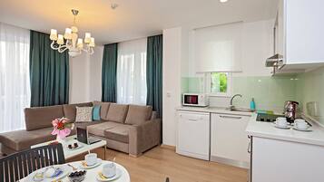 In-room safe, free WiFi, bed sheets