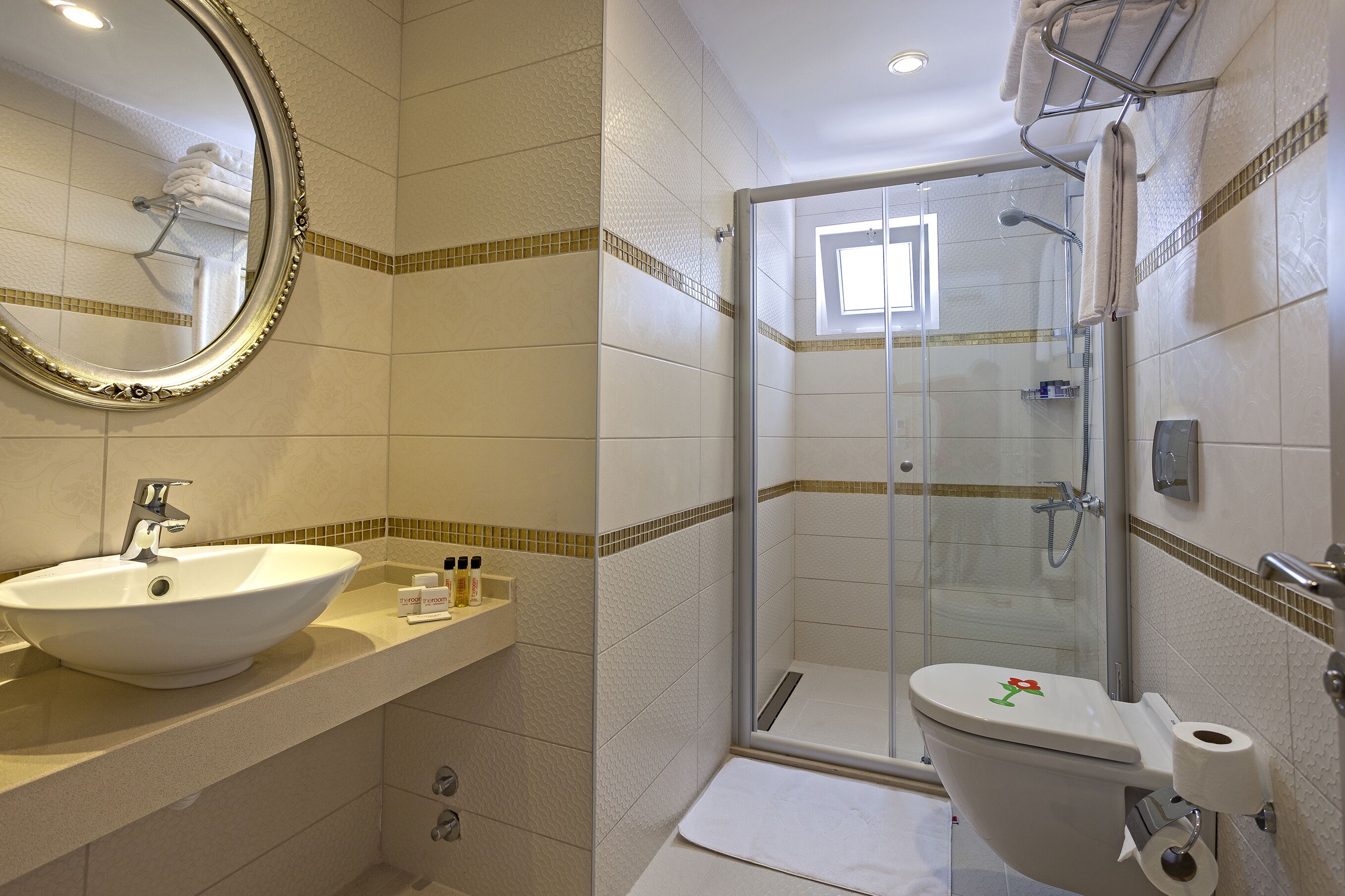 1+1 apartment - anex building | bathroom | shower, free toiletries, hair dryer, slippers