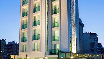 In-room safe, free WiFi, bed sheets