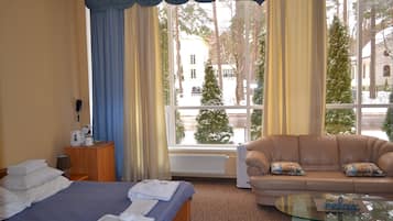 Standard Studio Suite | 1 bedroom, desk, iron/ironing board, free WiFi