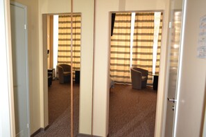 标准开间套房 | 办公桌、熨斗/熨板、免费 WiFi、床单