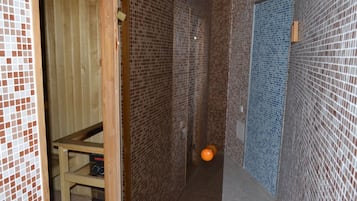 Deluxe Double Room | 1 bedroom, desk, iron/ironing board, free WiFi