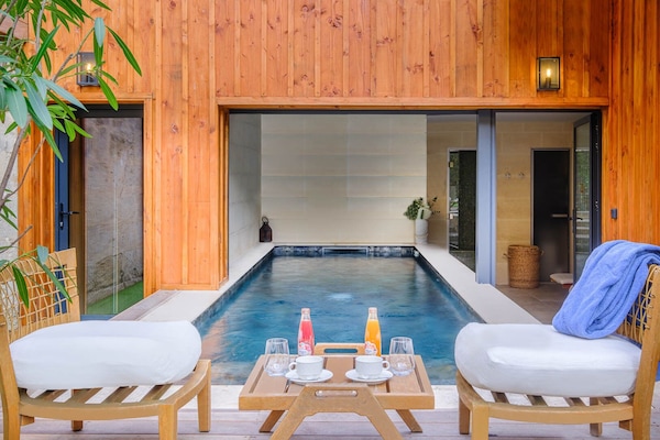 Outdoor pool, pool loungers