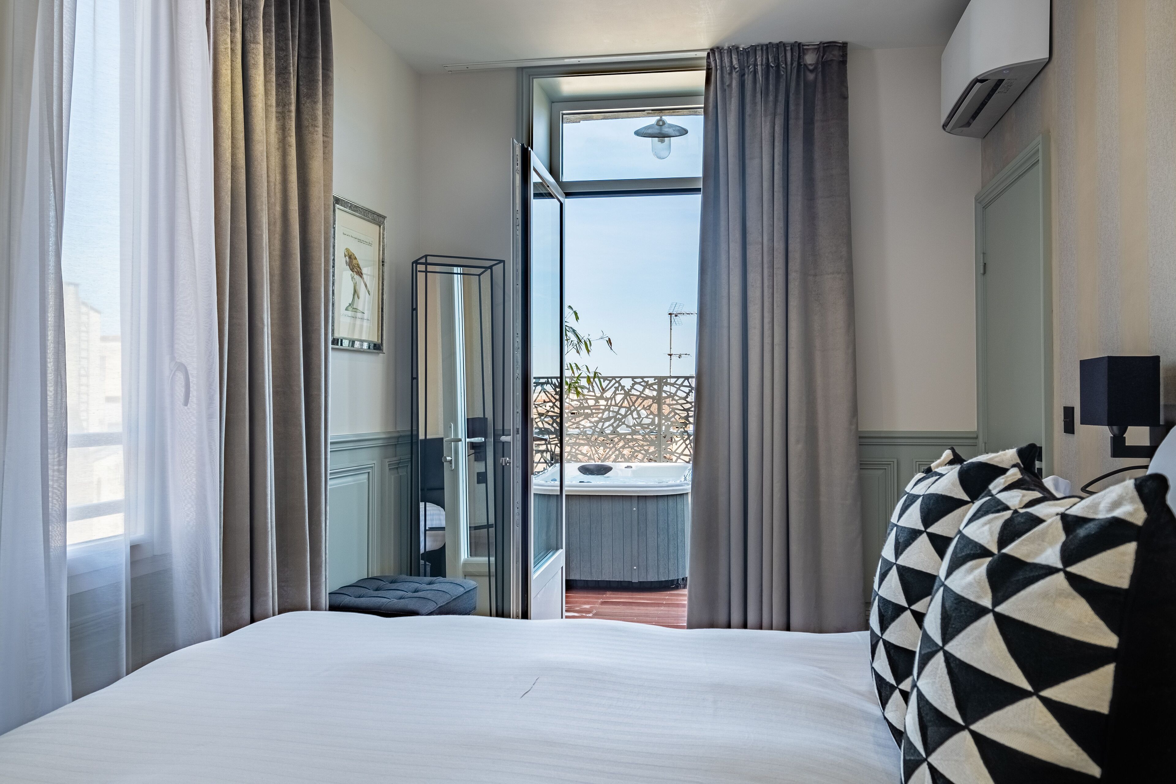 2 bedrooms, free minibar, in-room safe, individually decorated